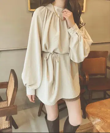 Ambre Neige 개더 볼륨 블라우스