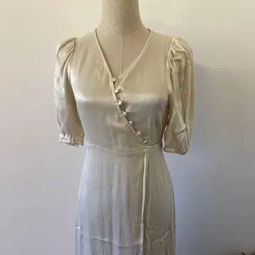 FRAY I.D 아이보리 랩 드레스