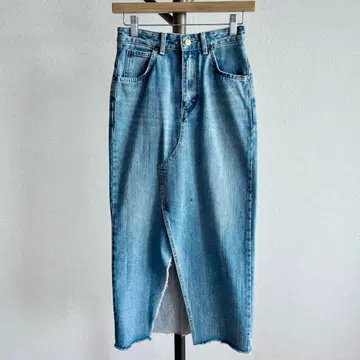 라이트 블루 데님 타이트 스커트