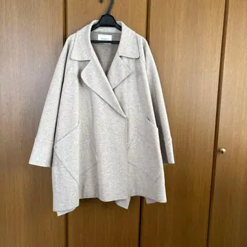 PRIORITY 베이지 더블 브레스트 코트