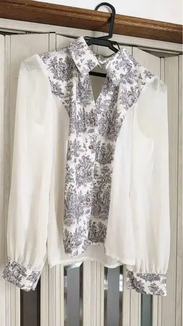 새상품급 토와 드 주이 패턴 블라우스와 스커트 세트