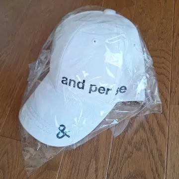 블랙&화이트 화이트 캡