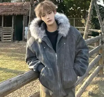 [새상품] 퍼 자켓 한국 Unisex Line Boa Jacket