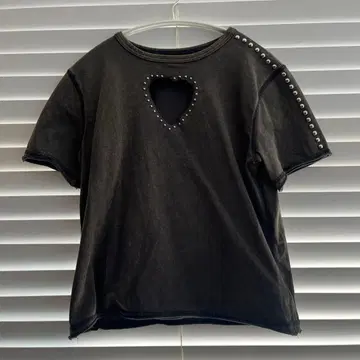 플랭크 프로젝트 하트 스터드 티셔츠