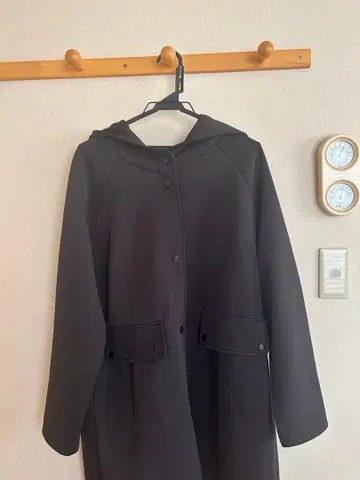 후드 부착 블랙 롱 코트