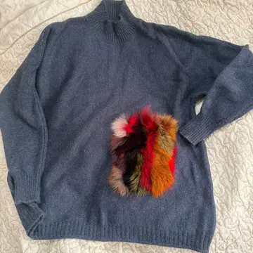 다크 그레이 터틀넥 스웨터 퍼 포켓 부착