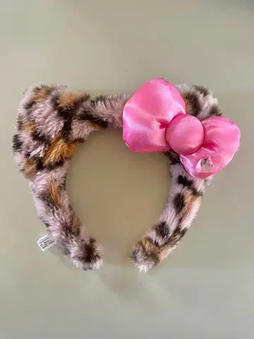 유니버셜 USJ 머리띠 헬로키티 레오파드 무늬 핑크