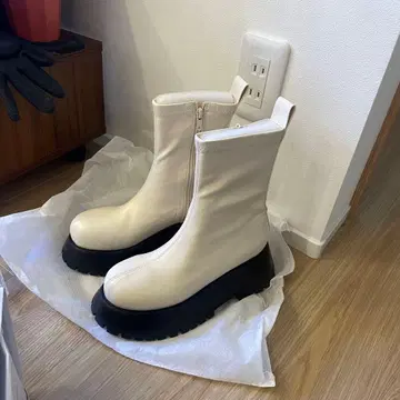 moussy 화이트 통굽 부츠 지퍼 포함