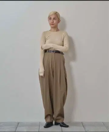 Tapered Tuck Trousers 36