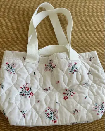 HOLIDAY 플라워 퀼팅 백