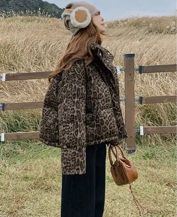 레오파드 무늬 숏 기장 다운 자켓