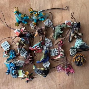 [ 묶음 판매 ] 18개 몬스터 헌터 키링 스트랩 피규어