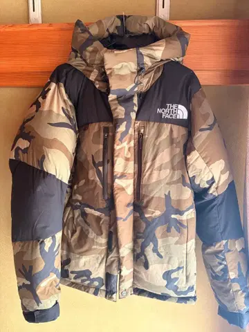 THE NORTH FACE 카모플라쥬 다운 자켓