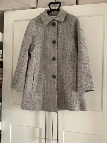 SCAPA 그레이 계열 트위드풍 버튼 코트