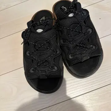 블랙 샌들 스트랩 포함