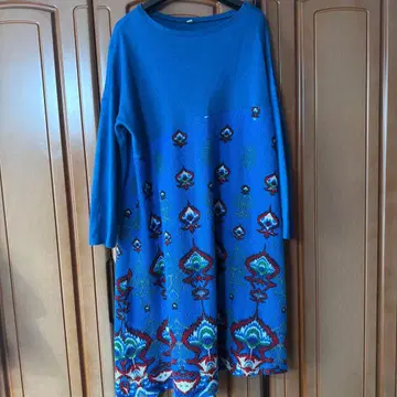 차하이네 블루 패턴 제품 긴팔 티셔츠 원피스