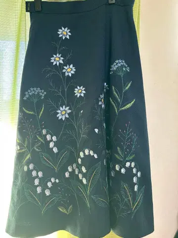 STRAWBERRY-FIELDS 플라워 자수 플레어 스커트