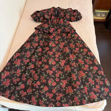 Lily brown 꽃무늬 퍼프 슬리브 원피스