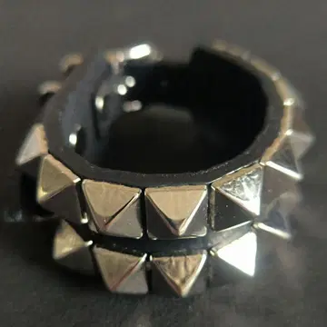 피라미드 스터드 가죽 리스트 밴드 2ROW