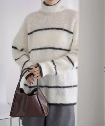 모헤어 믹스 보더 하이넥 풀오버