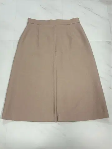 MK MICHEL KLEIN 베이지 슬릿 타이 스커트 무릎 기장