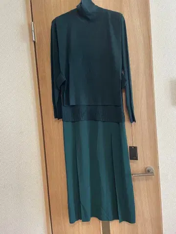 다크 그린 터틀넥 니트 원피스