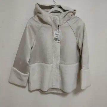 미사용 새상품 후드 부착 화이트 자켓