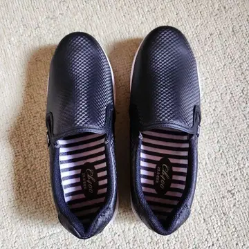 비에 미끄러지지 않는 스니커즈 합성 피혁