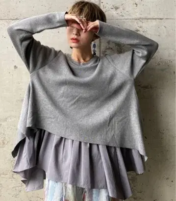 밑단 프릴 변형 상의