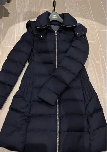 [새상품급] TATRAS 네이비 후드 부착 롱 기장 다운 자켓 타트라스