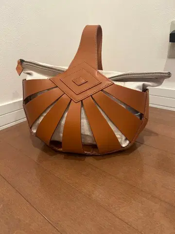 브라운 ikot 토트백 새상품급 (한 번 사용)