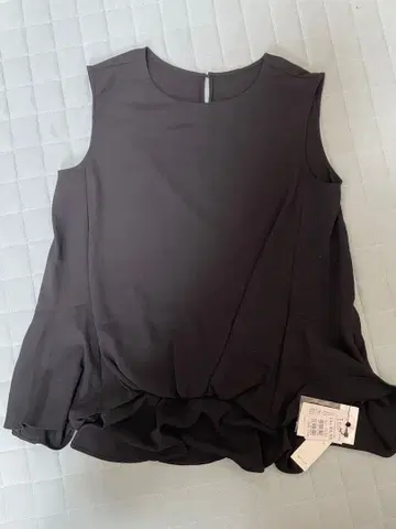 미사용 새상품 반값 이하! FENNEL 슬리브리스 상의