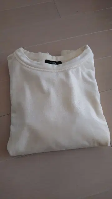 베이스먼트 온라인 벨로아 티셔츠 아이보리