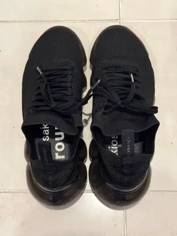 grounds 스니커즈