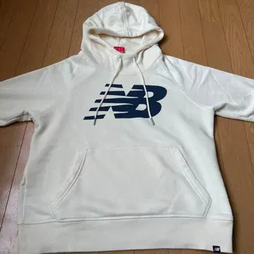 new balance 후드 부착 후드티 아이보리