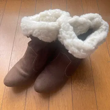 브라운 스웨이드 퍼 부츠