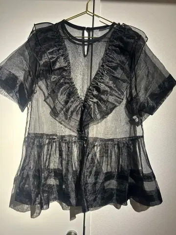 &ellecy 블랙 레이스 시어 탑