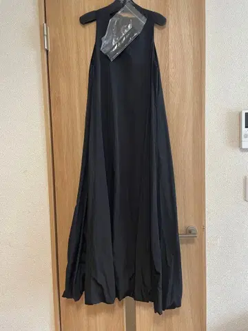 슬리브리스 롱 원피스 블랙 Aga 벌룬 원피스