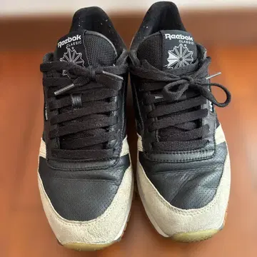 리복 클래식 블랙/그레이 스니커즈 사이즈 26cm