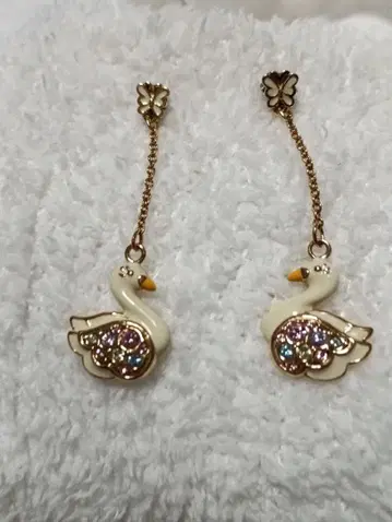 안나수이 스완 귀걸이