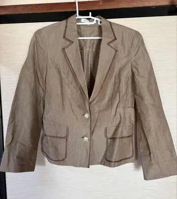 DANAPARIS 베이지 숏 자켓 2버튼