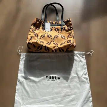FURLA 새 패턴 나일론 토트백 미사용품