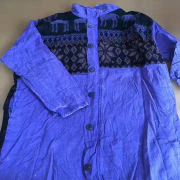 보라색 버튼 달린 안감 기모 코트