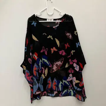 나비 패턴 오버 사이즈 긴팔 상의