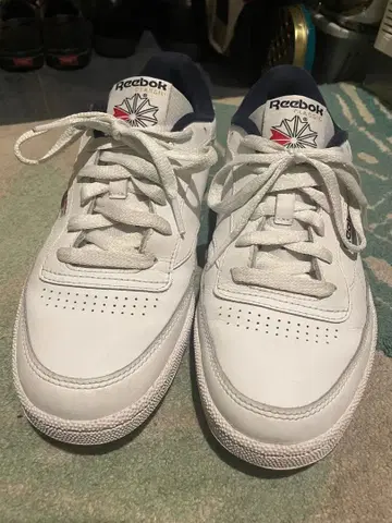 리복 클래식 화이트 스니커즈