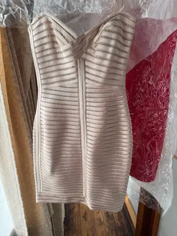 BCBGMAXAZRIA 스트라이프 타이트 드레스