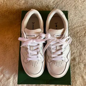 LACOSTE 화이트 가죽 스니커즈