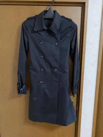 블랙 더블 브레스트 트렌치코트