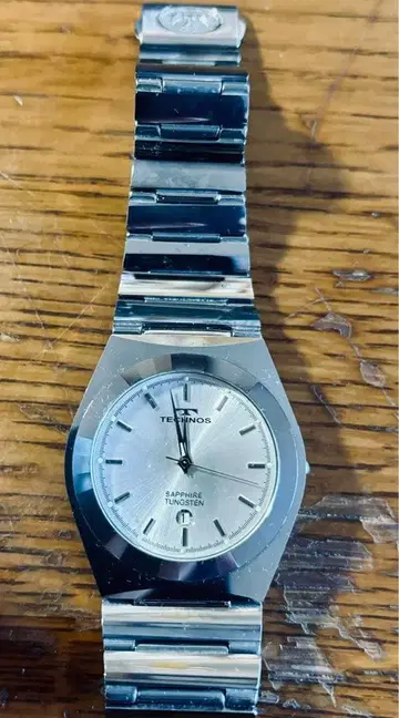 테크노스 아날로그 손목시계 실버 초거울 반짝이는 텅스텐제