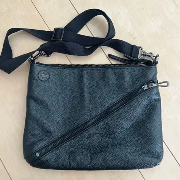 carcru 블랙 가죽 숄더백